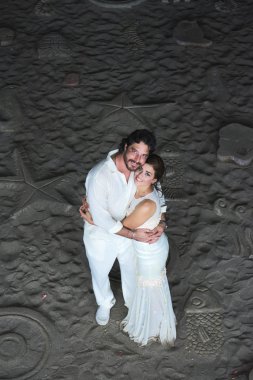 evli çift kucaklama