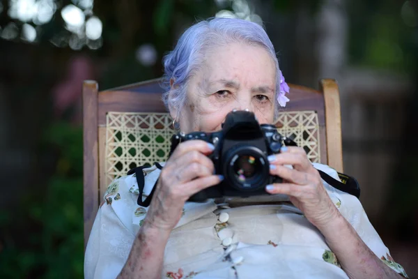 카메라와 함께 할머니 사진 — 스톡 사진