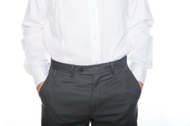 bir dakika dostum elleri cebinde