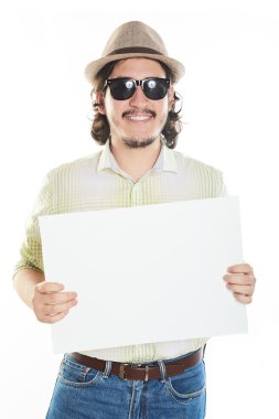 Boş tahta ile gülümseyen adam