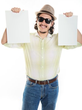 genç adam holding panoları