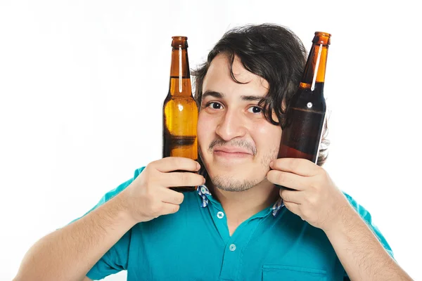 Homem divertido com garrafa de cerveja — Fotografia de Stock