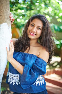 Park kız sonraki ağaç