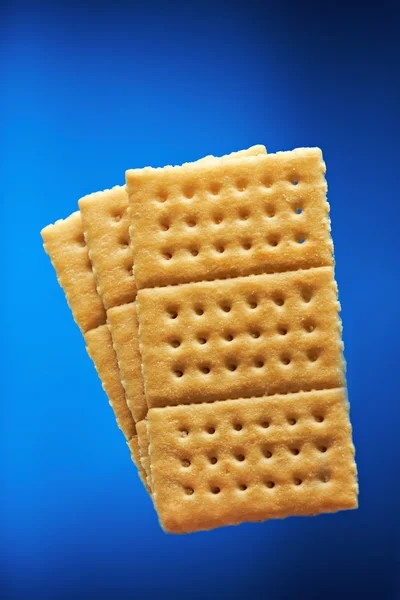 Dulce cracker pe albastru — Fotografie, imagine de stoc