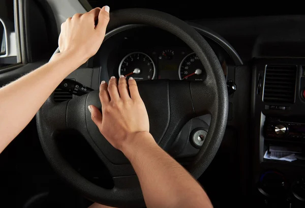 Driver hands using horn — Stock Photo, Image