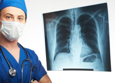 x-ışını fotoğrafı ile doktor portresi