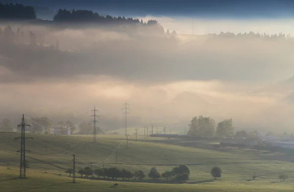 Linii elektrycznych wysokiego napięcia — Zdjęcie stockowe