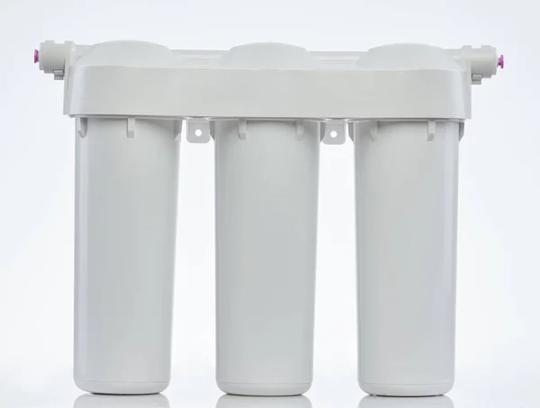 Drietraps Filter Water Reinigingssysteem Geïsoleerd Witte Achtergrond — Stockfoto