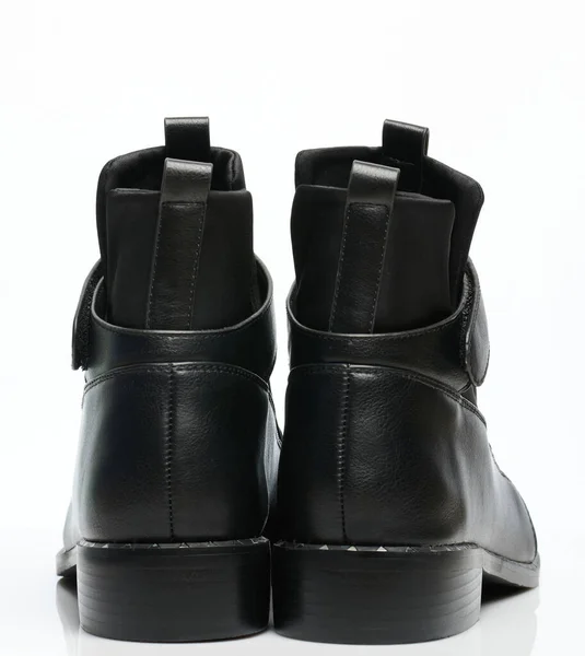 Μαύρο Κομψό Δερμάτινα Παπούτσια Πίσω Όψη Απομονώνονται Λευκό Φόντο Στούντιο — Φωτογραφία Αρχείου