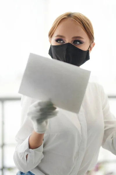 Young Woman Hold Sign Next Glass Door Owner Business Quarantine — Stock Photo, Image