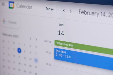 New York, ABD - 4 Şubat 2021: 14 Şubat Sevgililer Günü Google takvimi ekranda