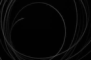 Aydınlatılmış girdap çizgileri çerçeve siyah arkaplan üzerinde izole