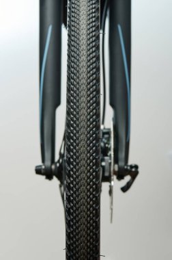 Rahat yüzeyi olan temiz bisiklet tekerleği izole