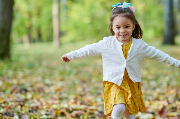 Happy Running Pretty Girl Blurred Autumn Park Background — Foto de Stock