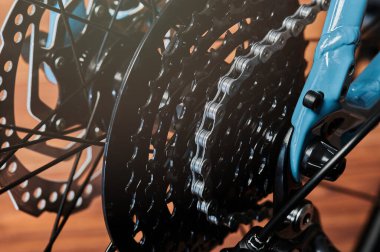 Metal siyah bisiklet teçhizatı kaset makro yakın görünüm