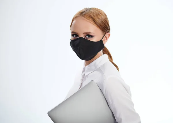 Portrait Girl Laptop Wearing Mask Isolated White Studio Background — Stock Photo, Image