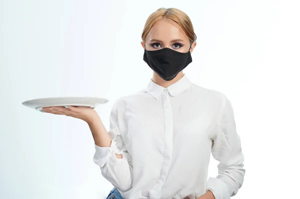 Girl Hold Big Empty Plate Wearing Black Face Mask Isolated — Stock Photo, Image