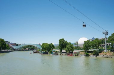 Rike Parkı, Tiflis şehri Georgia 'da, güneşli bir günde.
