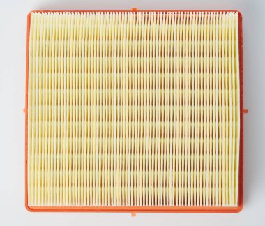 Motor arabası hava filtresi kare şekli stüdyo arka planında izole edildi