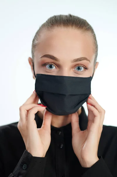 Young Woman Epidemic Mask Portrait Quarantine Theme — Stock Photo, Image