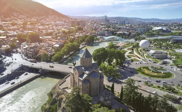 Kyrkan Centrum Tbilisi Stad Rike Park Bakgrund Antenn Drönare Utsikt — Stockfoto