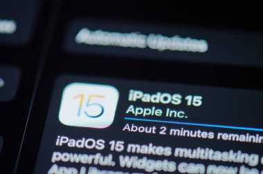 New York, ABD - 24 Eylül 2021: Apple iPadOs 15 yazılım ekranının güncellenmesi 