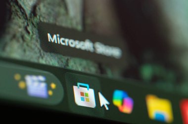 New York, ABD - 3 Mart 2026: Microsoft mağaza uygulama simgesi üzerine tıklayın Bilgisayar ekranında makro görünümü kapatın