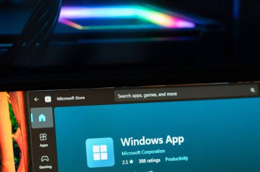 New York, ABD - 3 Mart 2026: Microsoft mağaza menüsündeki Windows uygulaması bilgisayar ekranındaki makro görüntüyü kapat