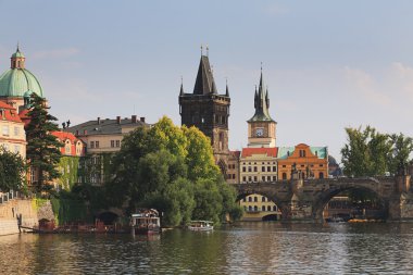 Yaz aylarında Charles Köprüsü