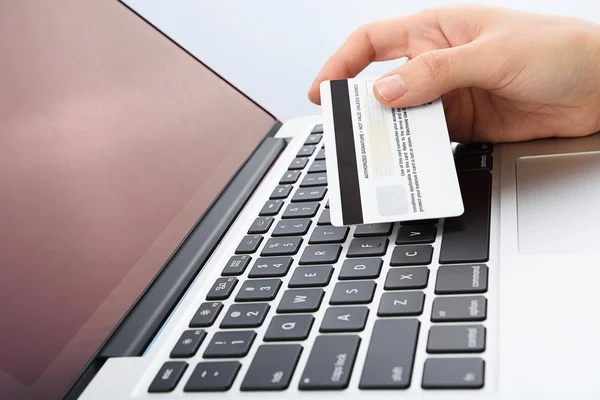 Acquistare online con carta di credito — Foto Stock