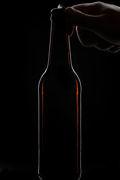 Открытая бутылка пива — стоковое фото