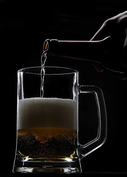 Pouring fresh beer — Stock Photo, Image