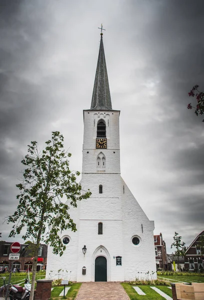 Bílý Kostel Noordwijkerhout Nizozemsku Oblačným Nebem — Stock fotografie