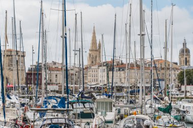 Fransa 'nın Charente Denizcilik bölgesinde La Rochelle' deki Fener Kulesi