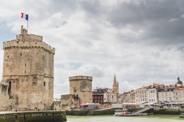 Fransa 'nın Charente denizcilik bölgesindeki La Rochelle' deki Saint-Nicolas kulesi.