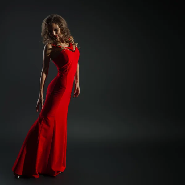 Retrato de bela mulher sensual na moda vestido vermelho . Fotografia De Stock