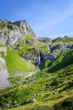 Vanoise Ulusal Parkı Alp Vadisi 'nde Şelale, Savoie, Fransız Alpleri