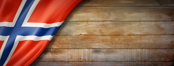 挪威国旗挂在老式木墙上 水平全景横幅 — 图库照片