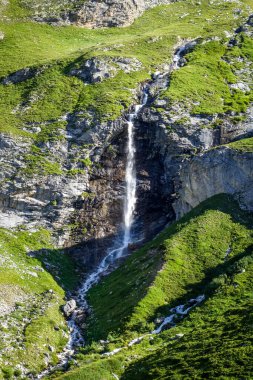 Vanoise Ulusal Parkı Alp Vadisi 'nde Şelale, Savoie, Fransız Alpleri