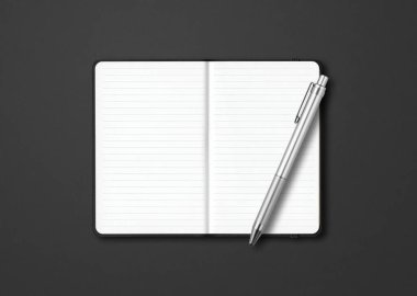 Koyu arkaplanda izole edilmiş bir kalemle siyah açık çizgili defter modeli
