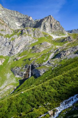 Vanoise Ulusal Parkı Alp Vadisi 'nde Şelale, Savoie, Fransız Alpleri