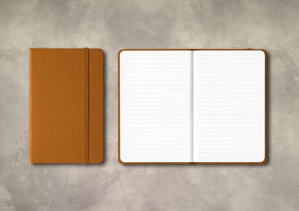 Leder Gesloten Open Bekleed Notebooks Mockup Geïsoleerd Beton Achtergrond — Stockfoto