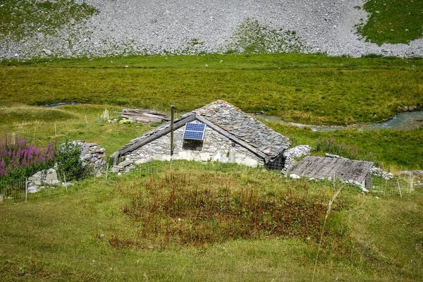 Pralognan Vanoise Güneş Paneli Olan Geleneksel Koyun Ağılı Fransız Alp — Stok fotoğraf