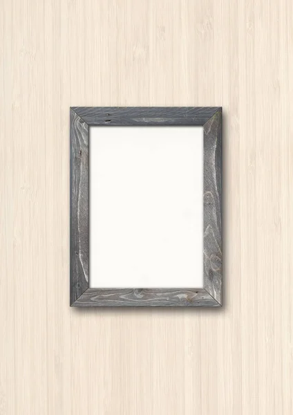 古い灰色の素朴な木製の画像フレームは 木製の壁にかかっている ブランクモックアップテンプレート — ストック写真