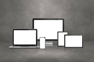 Bilgisayar, dizüstü bilgisayar, cep telefonu ve dijital tablet bilgisayar Beton ofis sahnesi. 3B Görüntü