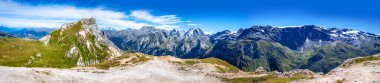 Pralognan la Vanoise 'deki Petit Mont Blanc zirvesinden buzul manzarası, Fransız Alpleri. Panoramik görünüm