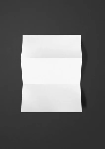 Blank Folded Biały Kartka Makieta Szablon Izolowany Czarnym Tle — Zdjęcie stockowe