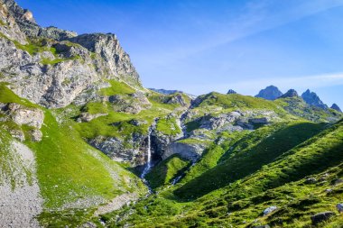 Vanoise Ulusal Parkı Alp Vadisi 'nde Şelale, Savoie, Fransız Alpleri
