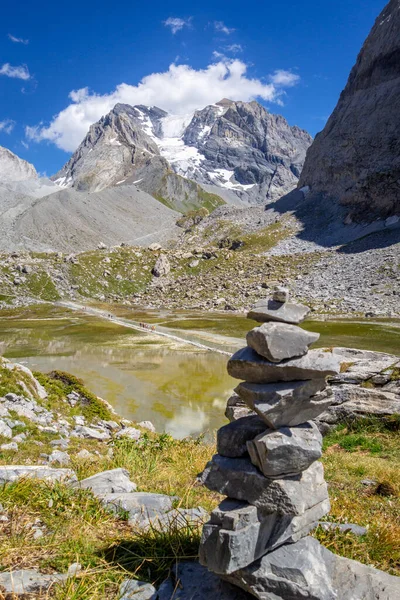 Cairn Frente Lago Cow Lac Des Vaches Parque Nacional Vanoise — Foto de Stock