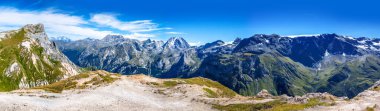Pralognan la Vanoise 'deki Petit Mont Blanc zirvesinden buzul manzarası, Fransız Alpleri. Panoramik görünüm